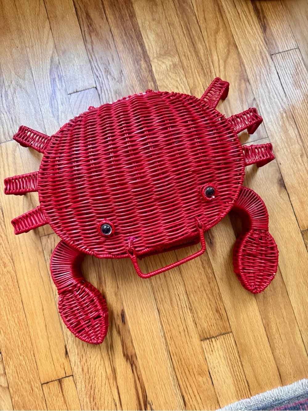 Wicker crab purse